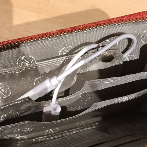 Charging wallet - Picture 3 of 5